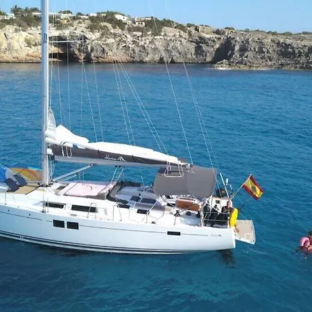 Bateau-hôtel Velero Ariel *