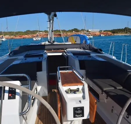Bateau-hôtel Velero Ariel