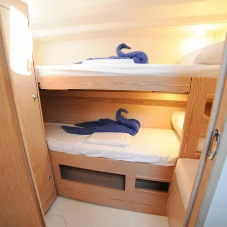 Bateau-hôtel Velero Ariel