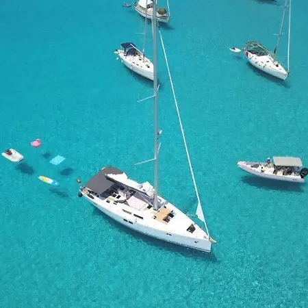Velero Ariel Ботель *